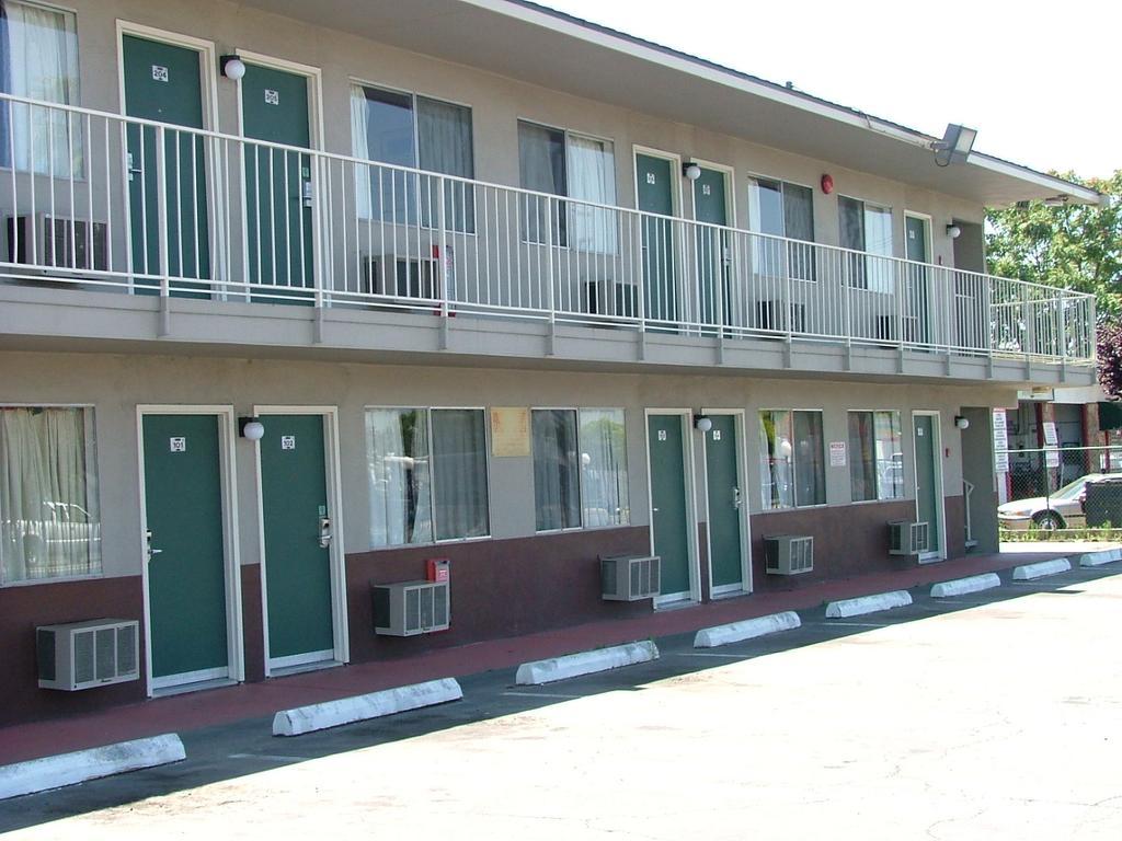 American Budget Inn And Suites-Modesto Buitenkant foto